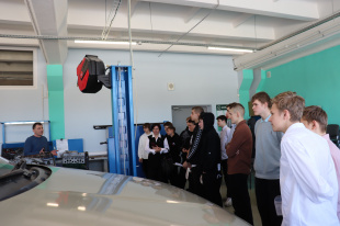 Будущие выпускники Владимирской области примерили профессию на себя: в Центре опережающей подготовки прошел Единый день карьеры