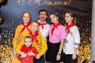 Многодетная семья Шелеповых награждена орденом «Родительская слава»